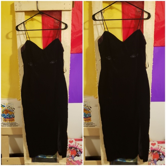 Dresses & Skirts - Sleek velvety evening dress